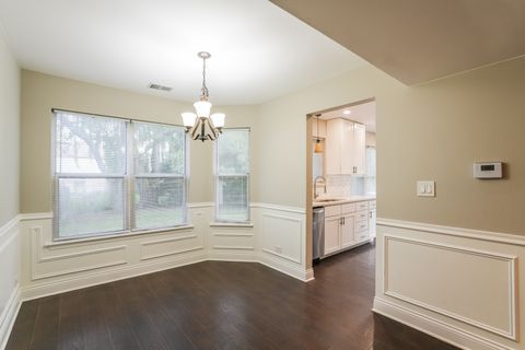 Single Family Residence in Mundelein IL 130 BEDFORD Road 5.jpg