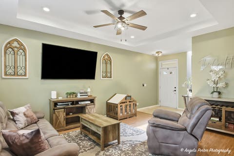 Tiny photo for 2886 Falling Waters Lane, Lindenhurst, IL 60046 (MLS # 12676110)