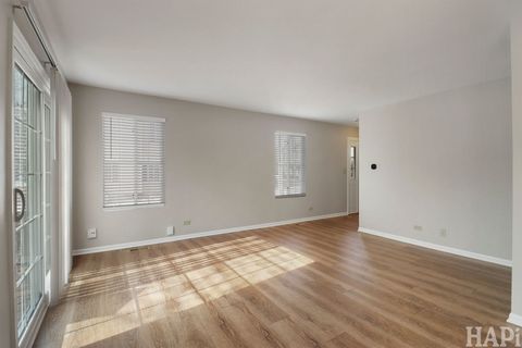 Tiny photo for 404 Lowell Drive #404, South Elgin, IL 60177 (MLS # 12585026)