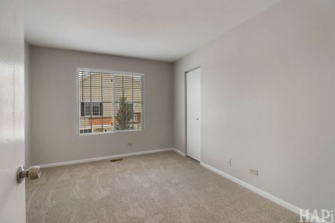 Tiny photo for 404 Lowell Drive #404, South Elgin, IL 60177 (MLS # 12585026)