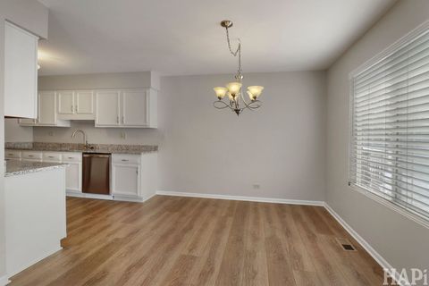 Tiny photo for 404 Lowell Drive #404, South Elgin, IL 60177 (MLS # 12585026)