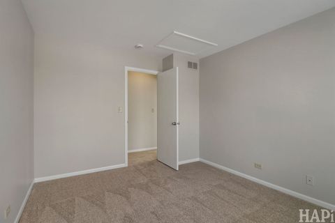 Tiny photo for 404 Lowell Drive #404, South Elgin, IL 60177 (MLS # 12585026)