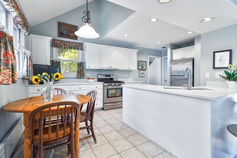 Tiny photo for 674 Foxdale Avenue, Winnetka, IL 60093 (MLS # 12382435)