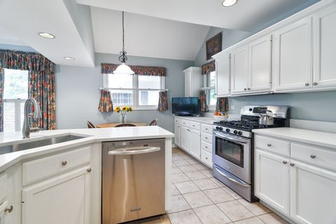 Tiny photo for 674 Foxdale Avenue, Winnetka, IL 60093 (MLS # 12382435)