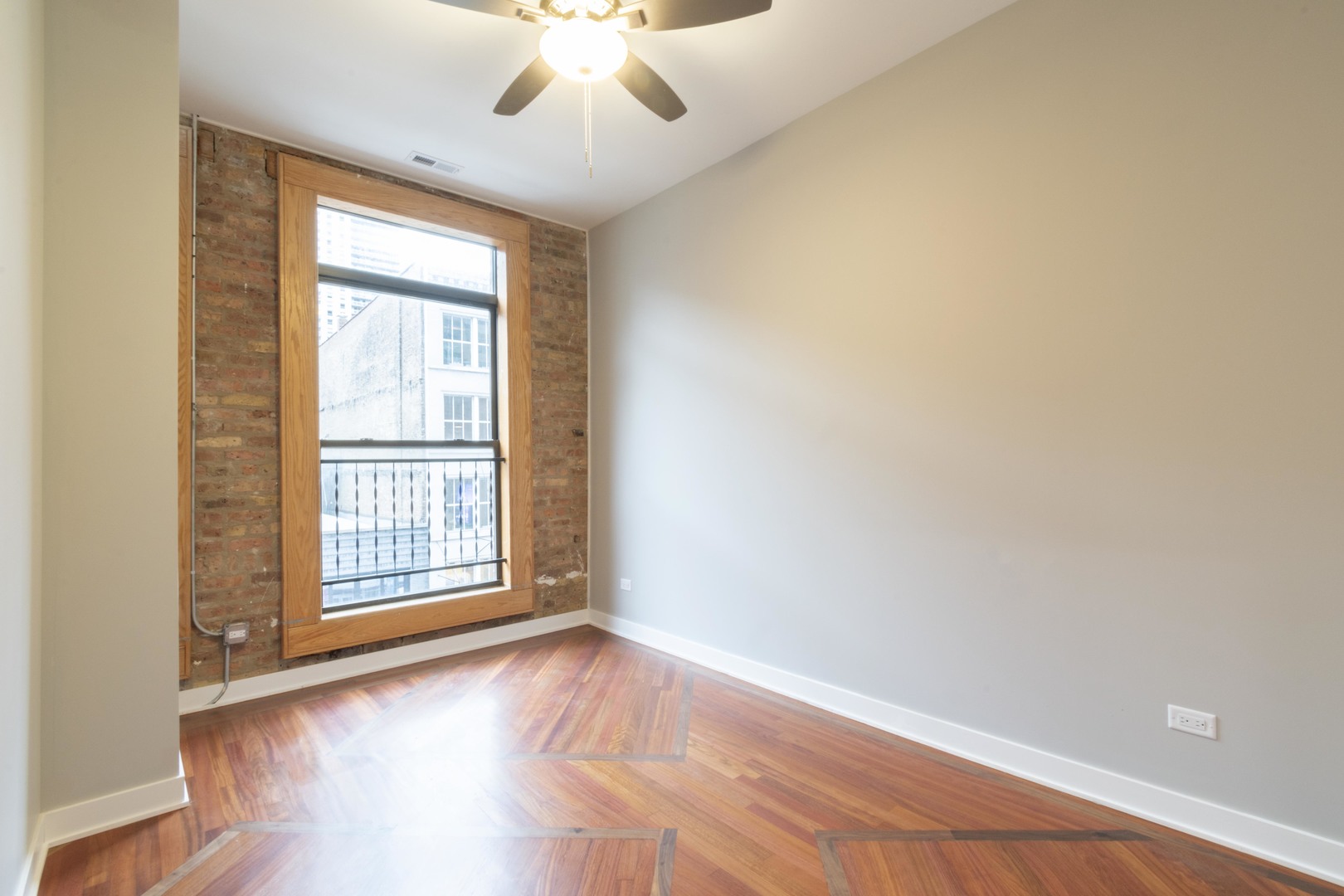 23 W Hubbard Street 4A