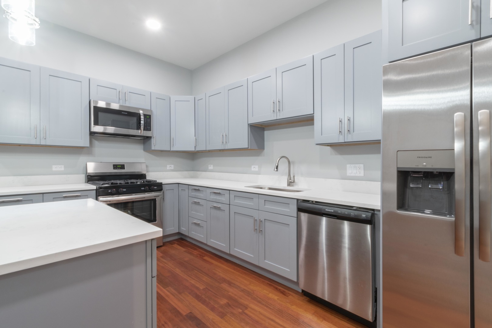 23 W Hubbard Street 4A