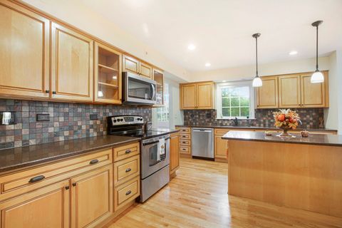 Tiny photo for 2829 Briarwood Drive, Arlington Heights, IL 60005 (MLS # 12495845)