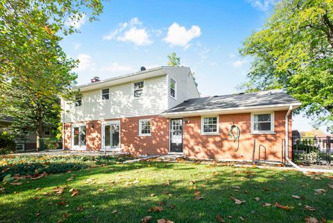 Tiny photo for 2829 Briarwood Drive, Arlington Heights, IL 60005 (MLS # 12495845)