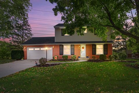 Tiny photo for 2829 Briarwood Drive, Arlington Heights, IL 60005 (MLS # 12495845)