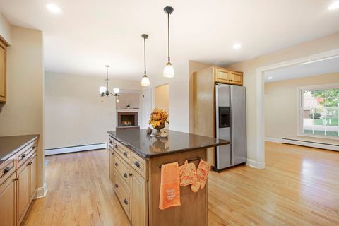 Tiny photo for 2829 Briarwood Drive, Arlington Heights, IL 60005 (MLS # 12495845)