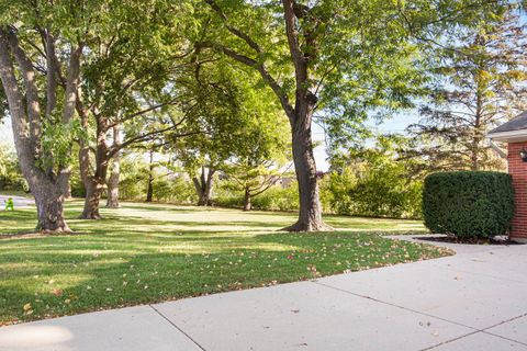 Tiny photo for 2829 Briarwood Drive, Arlington Heights, IL 60005 (MLS # 12495845)