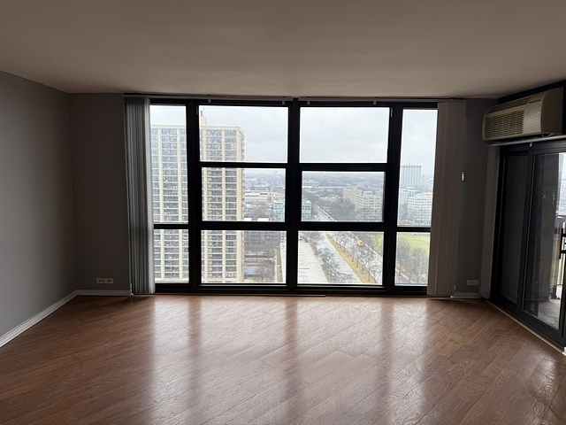 2901 S Michigan Avenue 1803-4