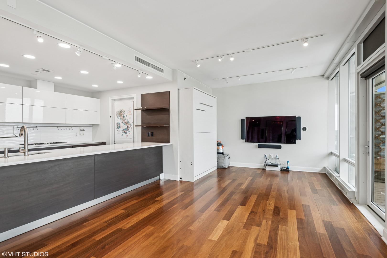 340 E Randolph Street 2103