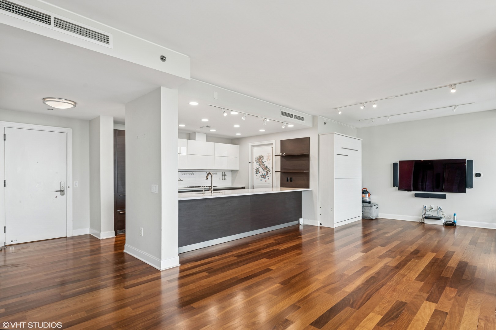 340 E Randolph Street 2103