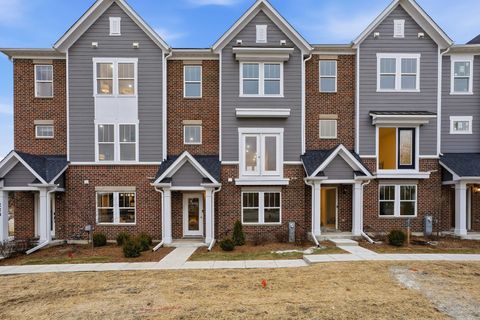 Photo of 232 Warren Lane #11546, Schaumburg, IL 60193 (MLS # 12591581)