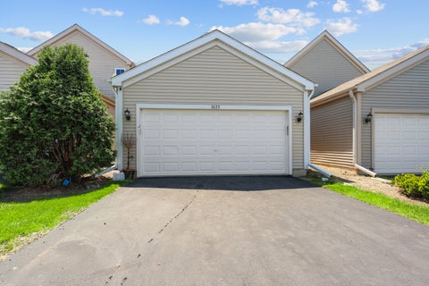 Tiny photo for 3633 Hyde Park Court, Elgin, IL 60124 (MLS # 12669089)