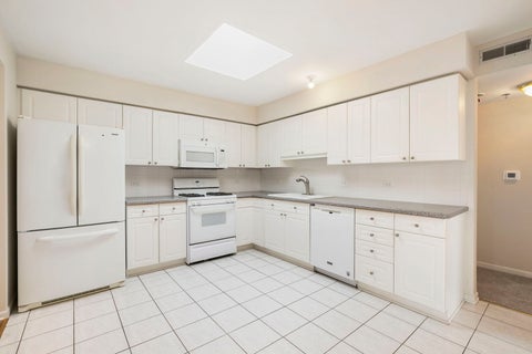 Tiny photo for 7051 W Touhy Avenue #604, Niles, IL 60714 (MLS # 12749445)