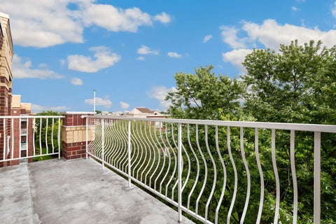 Tiny photo for 7051 W Touhy Avenue #604, Niles, IL 60714 (MLS # 12749445)