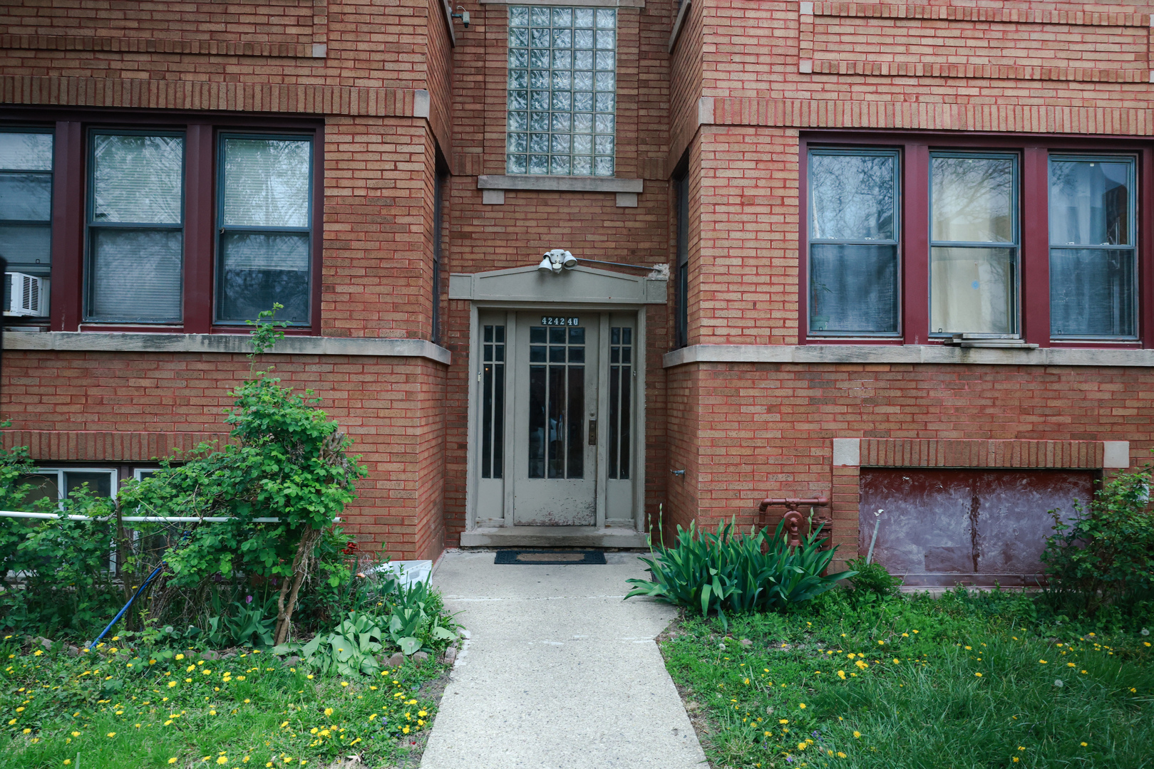 4240 W Henderson Street