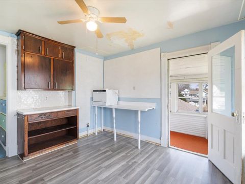 Tiny photo for 730 E 14th St Street, Davenport, IA 52803 (MLS # 100000349)