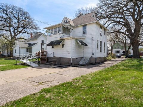 Tiny photo for 730 E 14th St Street, Davenport, IA 52803 (MLS # 100000349)