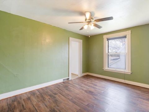 Tiny photo for 730 E 14th St Street, Davenport, IA 52803 (MLS # 100000349)