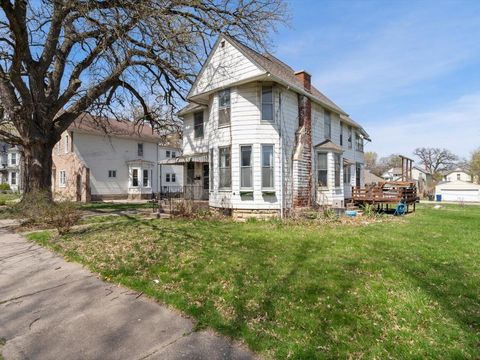 Tiny photo for 730 E 14th St Street, Davenport, IA 52803 (MLS # 100000349)