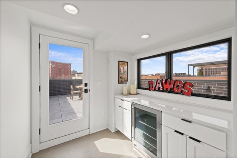 Tiny photo for 825 W Buckingham Place #3, Chicago, IL 60657 (MLS # 12600965)