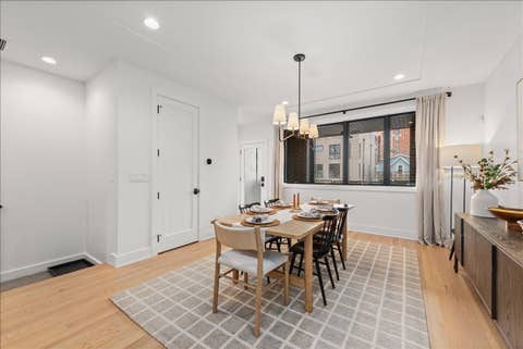 Tiny photo for 825 W Buckingham Place #3, Chicago, IL 60657 (MLS # 12600965)