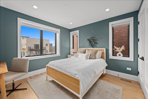 Tiny photo for 825 W Buckingham Place #3, Chicago, IL 60657 (MLS # 12600965)