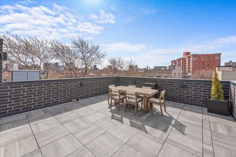 Tiny photo for 825 W Buckingham Place #3, Chicago, IL 60657 (MLS # 12600965)