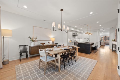 Tiny photo for 825 W Buckingham Place #3, Chicago, IL 60657 (MLS # 12600965)