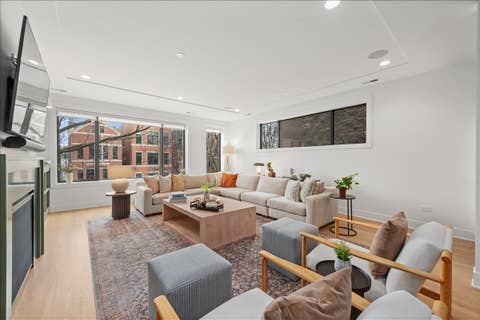 Tiny photo for 825 W Buckingham Place #3, Chicago, IL 60657 (MLS # 12600965)