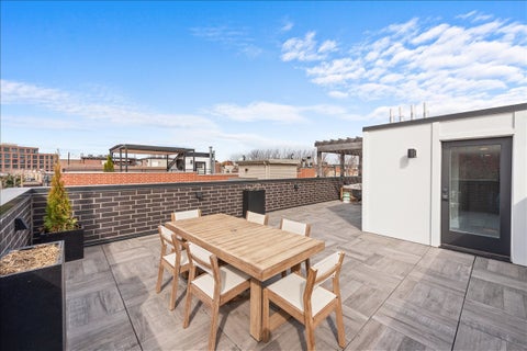 Tiny photo for 825 W Buckingham Place #3, Chicago, IL 60657 (MLS # 12600965)
