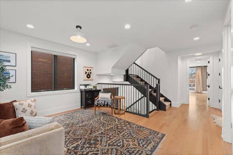 Tiny photo for 825 W Buckingham Place #3, Chicago, IL 60657 (MLS # 12600965)