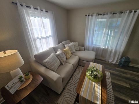 Tiny photo for 2805 COLLEGE Street, Mt Vernon, IL 62864 (MLS # EB458435)