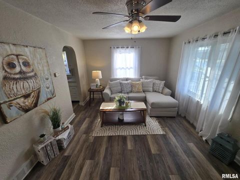 Tiny photo for 2805 COLLEGE Street, Mt Vernon, IL 62864 (MLS # EB458435)