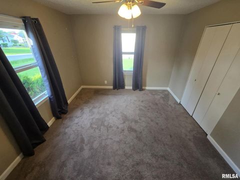 Tiny photo for 2805 COLLEGE Street, Mt Vernon, IL 62864 (MLS # EB458435)