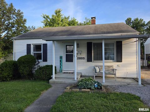 Tiny photo for 2805 COLLEGE Street, Mt Vernon, IL 62864 (MLS # EB458435)