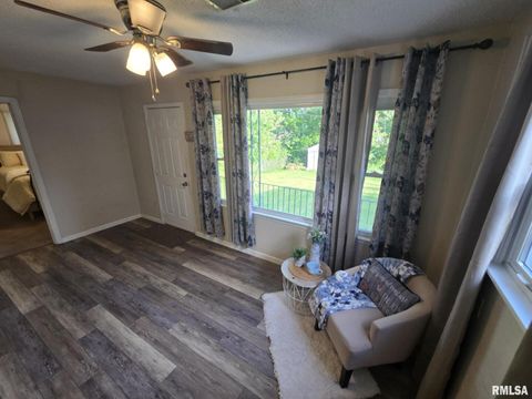 Tiny photo for 2805 COLLEGE Street, Mt Vernon, IL 62864 (MLS # EB458435)