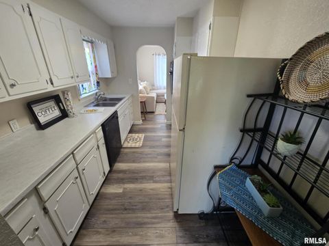 Tiny photo for 2805 COLLEGE Street, Mt Vernon, IL 62864 (MLS # EB458435)