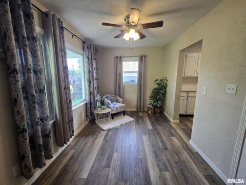 Tiny photo for 2805 COLLEGE Street, Mt Vernon, IL 62864 (MLS # EB458435)