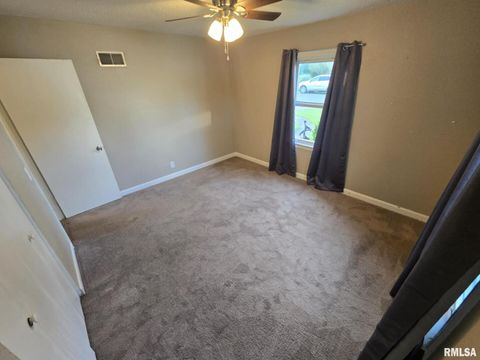 Tiny photo for 2805 COLLEGE Street, Mt Vernon, IL 62864 (MLS # EB458435)