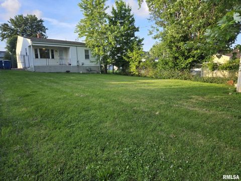 Tiny photo for 2805 COLLEGE Street, Mt Vernon, IL 62864 (MLS # EB458435)