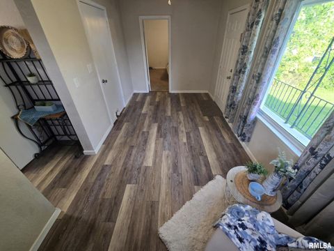 Tiny photo for 2805 COLLEGE Street, Mt Vernon, IL 62864 (MLS # EB458435)