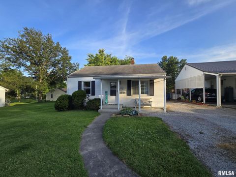 Tiny photo for 2805 COLLEGE Street, Mt Vernon, IL 62864 (MLS # EB458435)