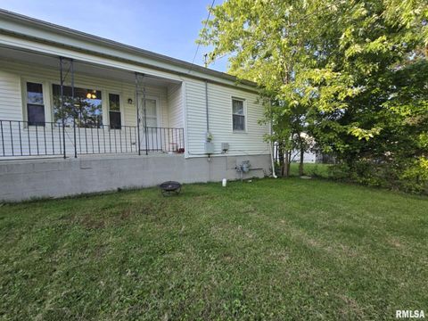 Tiny photo for 2805 COLLEGE Street, Mt Vernon, IL 62864 (MLS # EB458435)