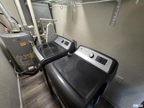 Tiny photo for 2805 COLLEGE Street, Mt Vernon, IL 62864 (MLS # EB458435)