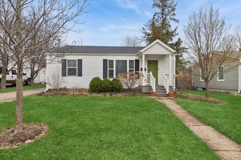 Tiny photo for 207 Glen Avenue, Crystal Lake, IL 60014 (MLS # 12601602)