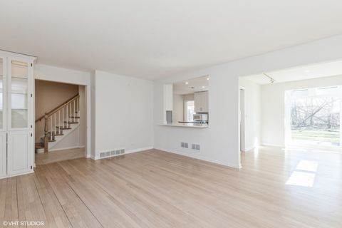 Tiny photo for 127 Riverside Drive, Northfield, IL 60093 (MLS # 12389751)